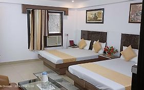 Hotel Su Shree Continental 5 Minutes Walk From New Delhi Railway Station