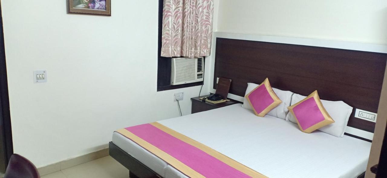 Hotel Su Shree Continental 5 Minutes Walk From New Delhi Railway Station Exterior photo